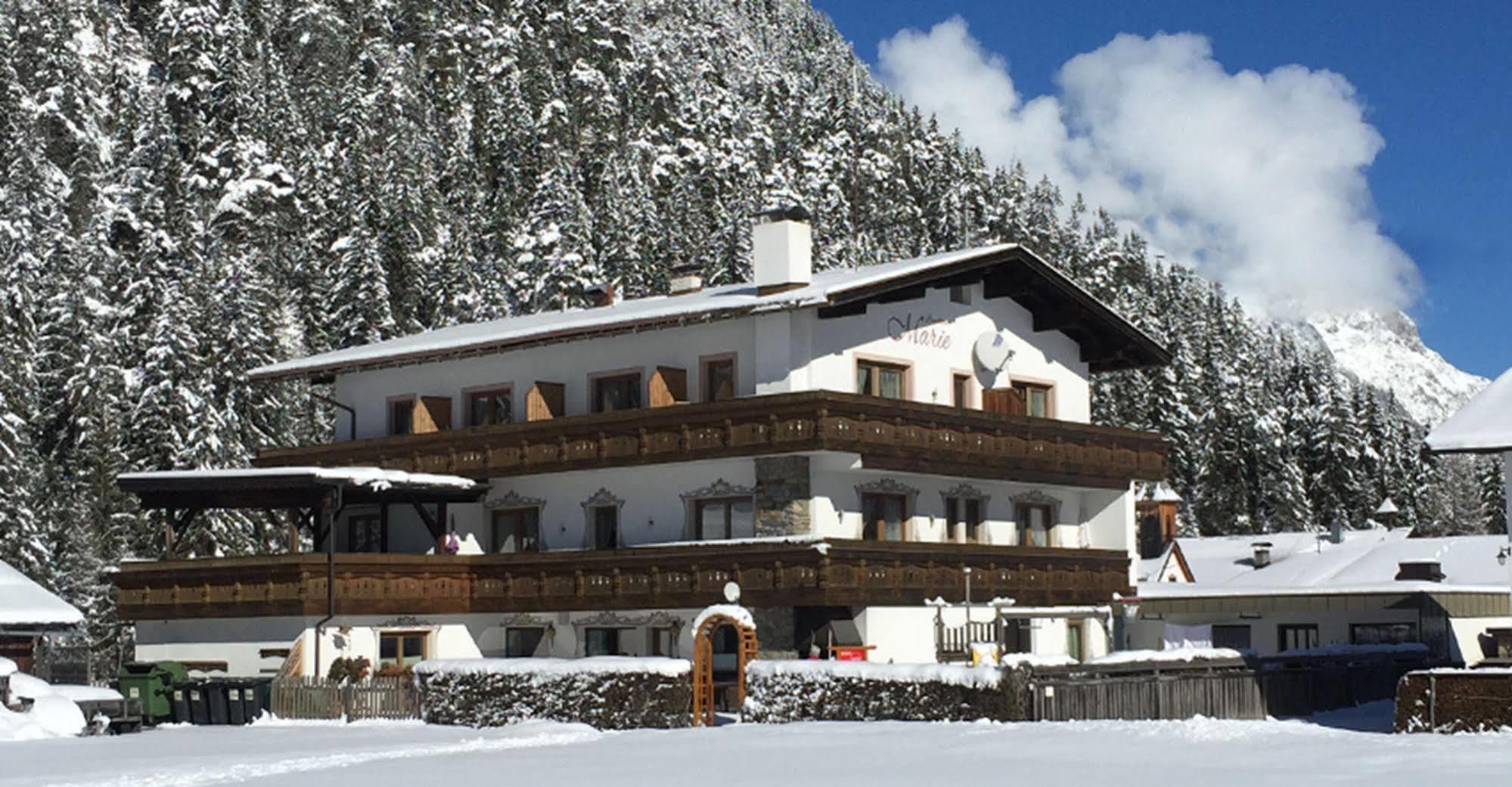 Pension Und Apartments Landhaus Marie Leutasch Exterior photo